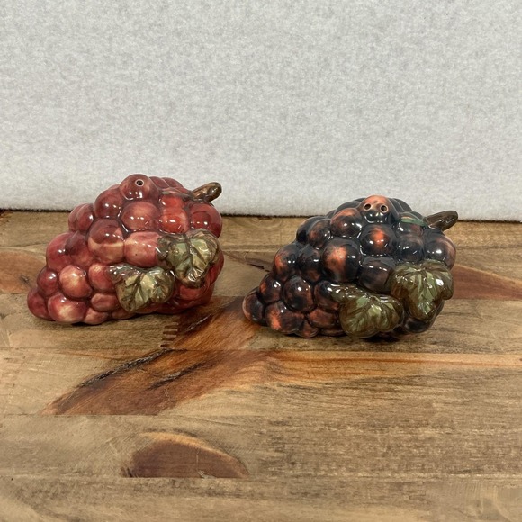 Vintage Ceramic Grape Cluster Salt and Pepper Shakers Set‎ - Picture 1 of 7